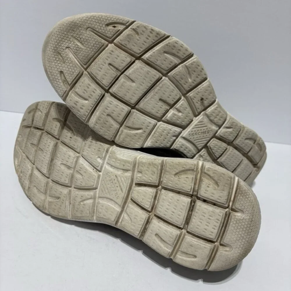 Skechers men’s hands